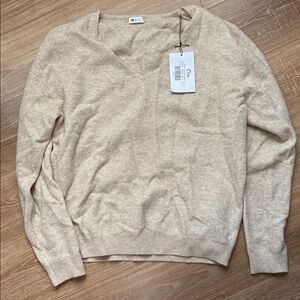 ZYIA Cream V-Neck Sweater NWT